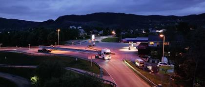 Overhalla transporte des poutres préfabriquées