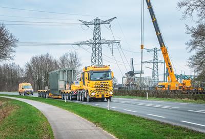 Firma M.J. van Riel zrealizowała pomyślnie dziewiczy transport naczepą niskopodwoziową CombiMAX