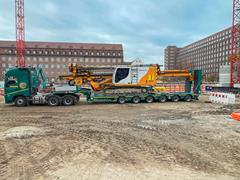 Look, Dominik has a new semi low loader!