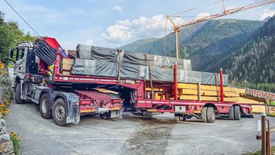 Steiner Transport & Technik setzt auf Tieflader von Faymonville und MAX Trailer