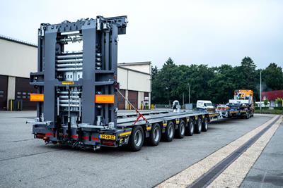 The new 2+7 CombiMAX trailer by Faymonville is equipped with numerous high-tech features and is the result of perfect collaboration between manufacturer and end customer.