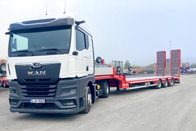 Unser langjähriger Partner GS Arbeitsbühnen GmbH erweitert seinen Fuhrpark derzeit um insgesamt zwölf nachlaufgelenkte MultiMAX Plus mit klassischen Doppelrampen.