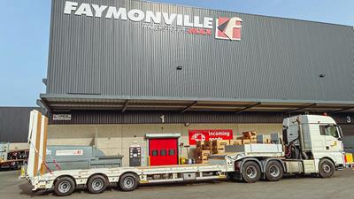 We were pleased to welcome our Belgian customer Van den Berghe nv from Verrebroek, near the Port of Antwerp, for the pickup of their new 3-axle semi-trailer type MultiMAX.