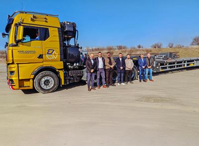 Representatives of Eastship-MS Wind, CTE Trailers, Faymonville and MAX Trailer at the handover of one of the numerous state-of-the-art transport solutions