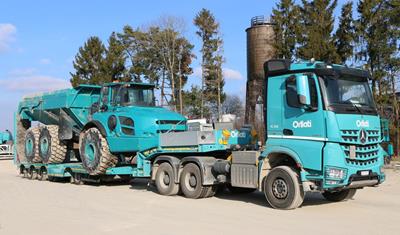 MultiMAX semi-trailer with wheel recess and hydraulic widening