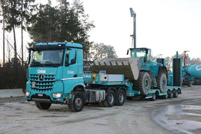 MultiMAX semi-trailer with wheel recess and hydraulic widening