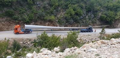 Transport von Rotorblättern in Griechenland
