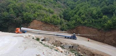 Transport de pales d’éoliennes en Grèce