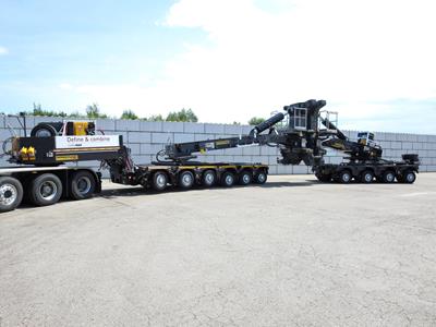 L’adaptateur de tour est réglé par commande hydraulique en fonction du diamètre de bride et garantit une liaison sûre pendant le transport.