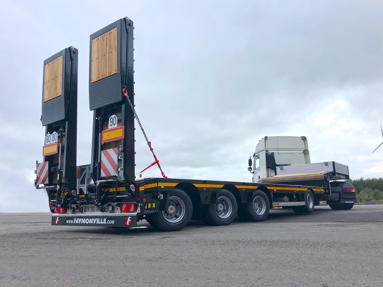 Nouvelle livraison d'une semi porte-engin dans la r?�gion parisienne - Actu