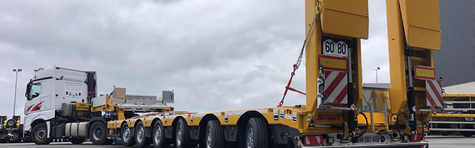 Vitse utilise un porte-engin surbaissé PA-X pour des pelleteuses jusqu'à 72t