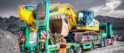 MultiMAX semi dieplader is een bijzonder veelzijdige en omvangrijke opleggerserie