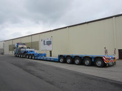 Mit dem VarioMAX-Tiefbett transportiet die Wittwer AG u.a. schwere Baumaschinen im Bereich Tief-, Hoch- und Straßenbau