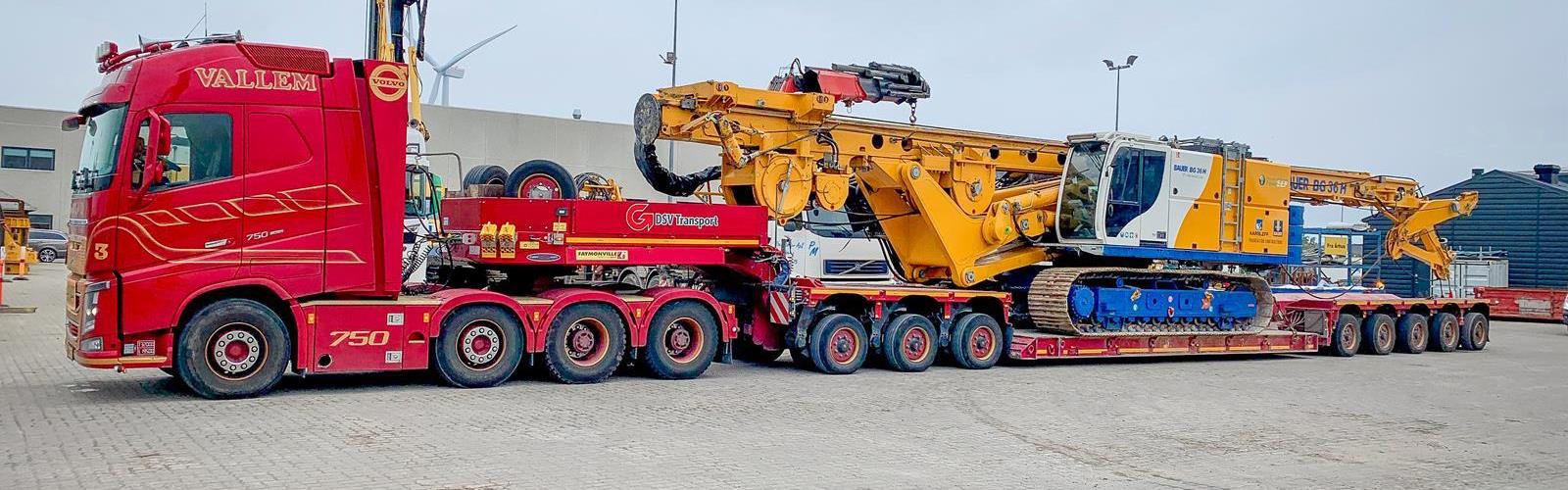 The VarioMAX lowbed by vallem has an extensible lowbed with minimal ground clearance