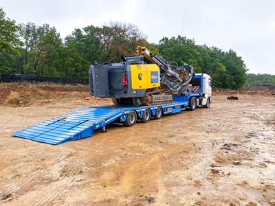 Les évidements intégrés de plus de 1 800 mm servent de fosses à roue et permettent - selon la charge - un gain supplémentaire en hauteur.