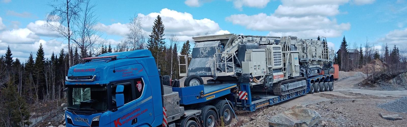 The VarioMAX lowbed by Karjalainen has an extendable lowbed with minimal ground clearance and pendle-axles