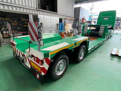 A 2-axle lowbed trailer type MegaMAX has been shipped to Japan
