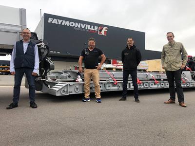 Das Team von Guy Lecoq erhielt im Werk Lentzweiler eine detaillierte Einweisung, um den neuen Tieflader schnell und effizient einzusetzen.