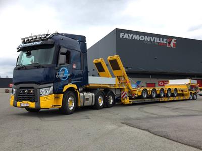 The  loading floor of the new 2-axle MegaMAX lowbed trailer with pendle axles can be extended from 6,850 mm to 17,450 mm