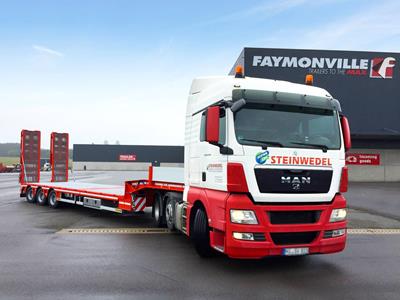 With its reinforced grating floor and hydraulic lifting platform the 3-axle MultiMAX Plus low loader is the perfect means of transportation for the working platform sector.