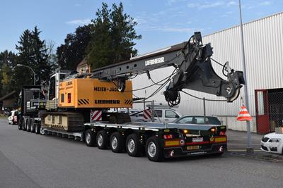 Bei einem der Ersttransporte des Tiefbetts wurde erfolgreich ein Bohrgerät Liebherr LB24 verladen und zum nächsten Einsatzort transportiert.