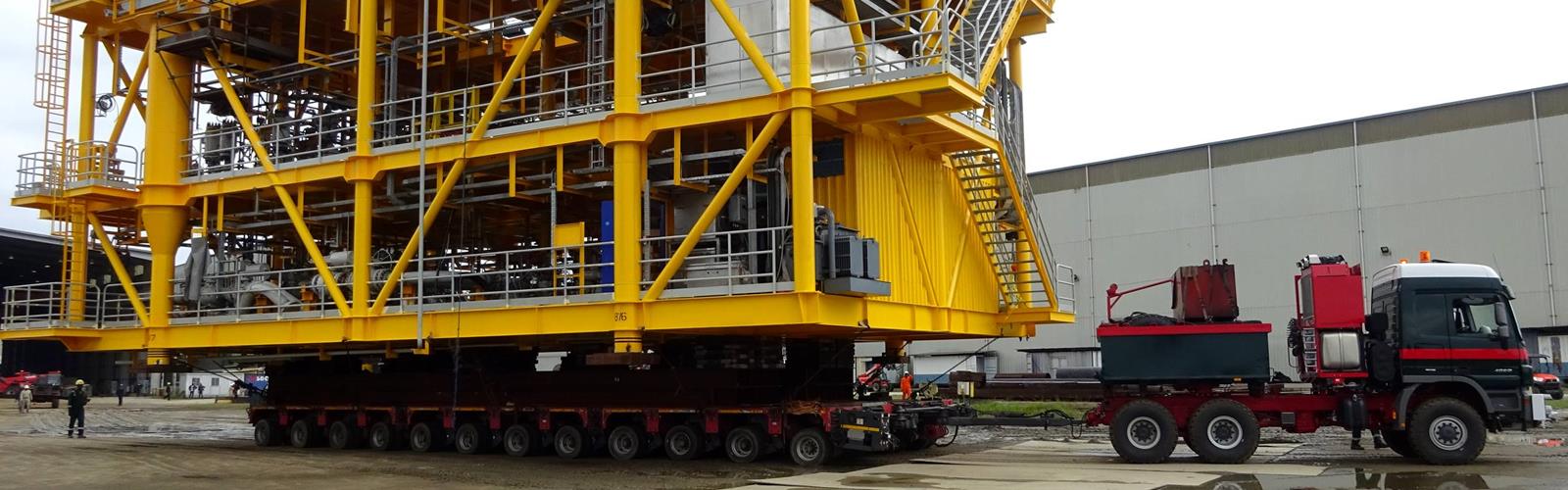 Our customer Cranes R Us Nigeria Limited transported a huge structure on 24-axle lines of G-SL modular trailers  in a 12-line side-by-side configuration.
