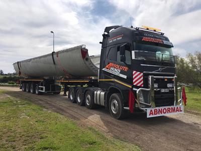 To transport concrete wind tower segments, Absolute Wind relies on their fleet of extendable 4-axle TeleMAX flatbeds from Faymonville.