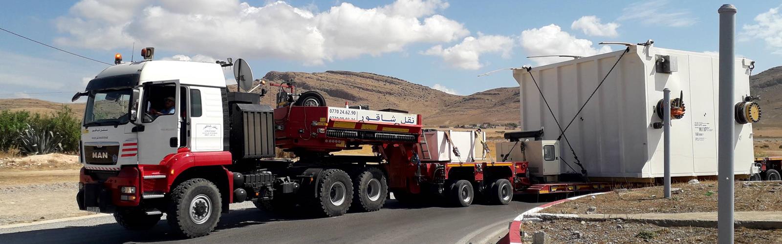 La société algérienne Groupe Chakour a dû transporter une charge d’une largeur de 7 mètres sur 1.350 kilomètres avec des véhicules modulaires ModulMAX.
