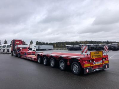 The proven pendulum axle technology of the VarioMAX lowboy ensures a steering angle of up to 60° and a travel of 600 mm.