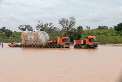 1285 kilometer door Afrika op modules van Faymonville