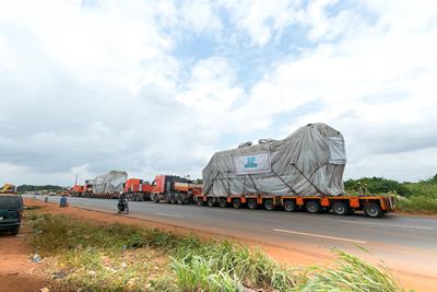 1285 kilómetros atravesando África sobre vehículos modulares de Faymonville