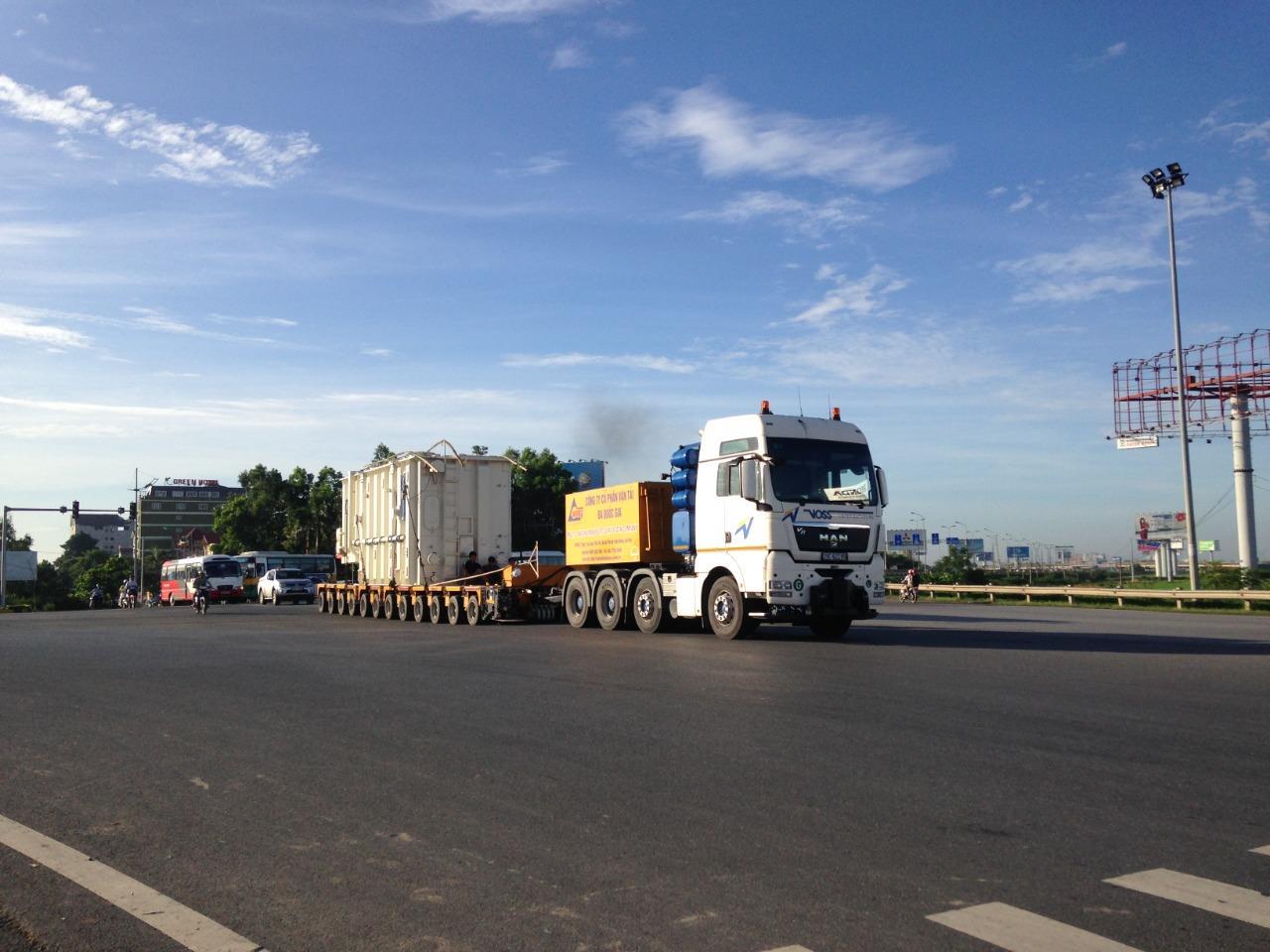 Customer Multi-Nation from Vietnam moves a 131 tons transformer with a capacity of 250MVA. on a 12-axle modular combination by Faymonville.