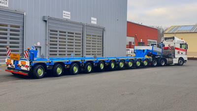 The 10 new CombiMAX axle lines are composed of 4 modules and completed by an extra-low flatbed deck.