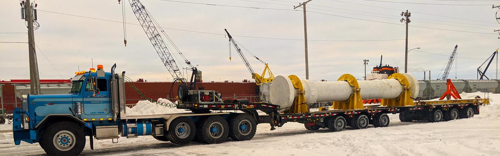 Such a stretch single drop trailer is a real allrounder in the daily work and ideally suited for the most different heavy haul tasks in North America.