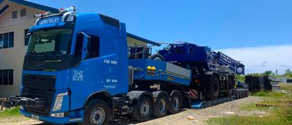 Pour transporter une grue mobile Tadano, l'équipe d'Hercules utilise le CombiMAX en version extra-surbaissée 4 essieux.