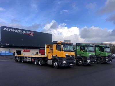 The dredging and construction company Jan De Nul gets three new 3-axle flatbed trailers type TeleMAX by Faymonville.