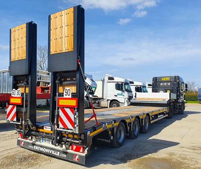 Because they needed a reliable, robust and high quality transport solution, they opted for a new 3-axle Faymonville MultiMAX low loader.