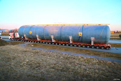 Dzięki transporterowi CombiMAX i jego osiom Pendel zapewniamy 12 ton obciążenia na linię osi, aby właściwie chronić podłoże.