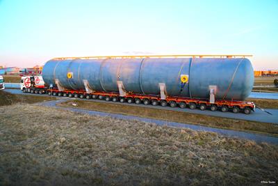 Met het modulaire voertuig systeem CombiMAX en de pendelassen zorgden we voor een nuttig laadvermogen van 12 ton per aslijn om de bodem op correcte wijze te vrijwaren.