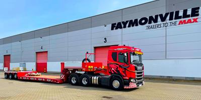 Polish customer Stanislaw Rutkowski enters the field of lowbed transports with its new 3-axle MegaMAX lowbed trailer by Faymonville.